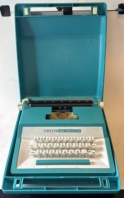 Vintage PETITE Super International Portable Typewriter w/ original case VG