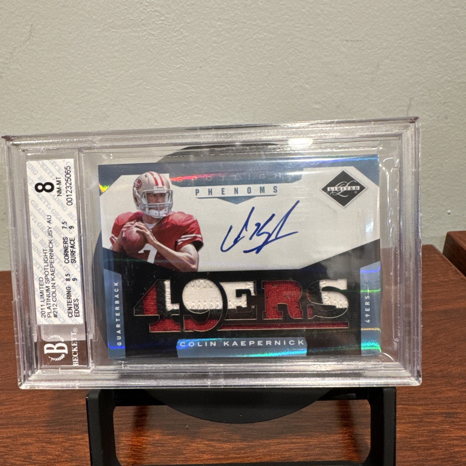 Colin Kaepernick Panini Limited #212 Autograph Jersey Platinum Spotlight