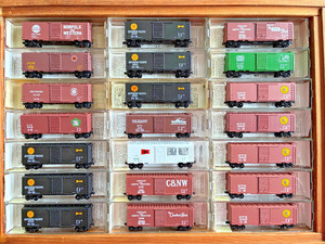 MICRO-TRAINS /MTL N-SCALE BOXCARS - VINTAGE SEE PICS/ LISTING FOR DETAILS