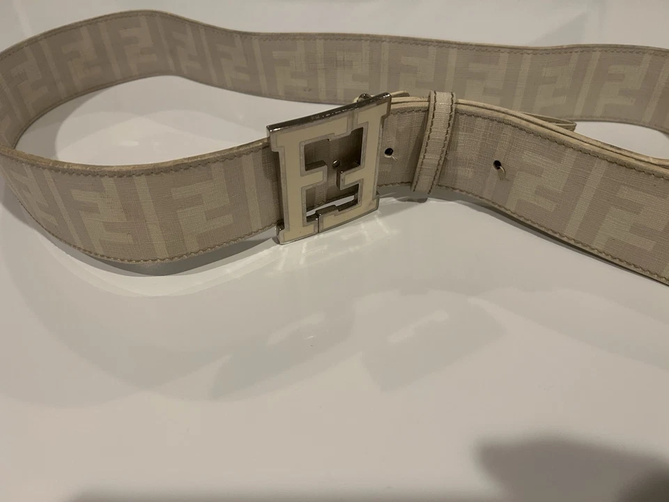 Cinturón Fendi Cuero Blanco Talla 42 Hecho en Italia Foto 4 de 4