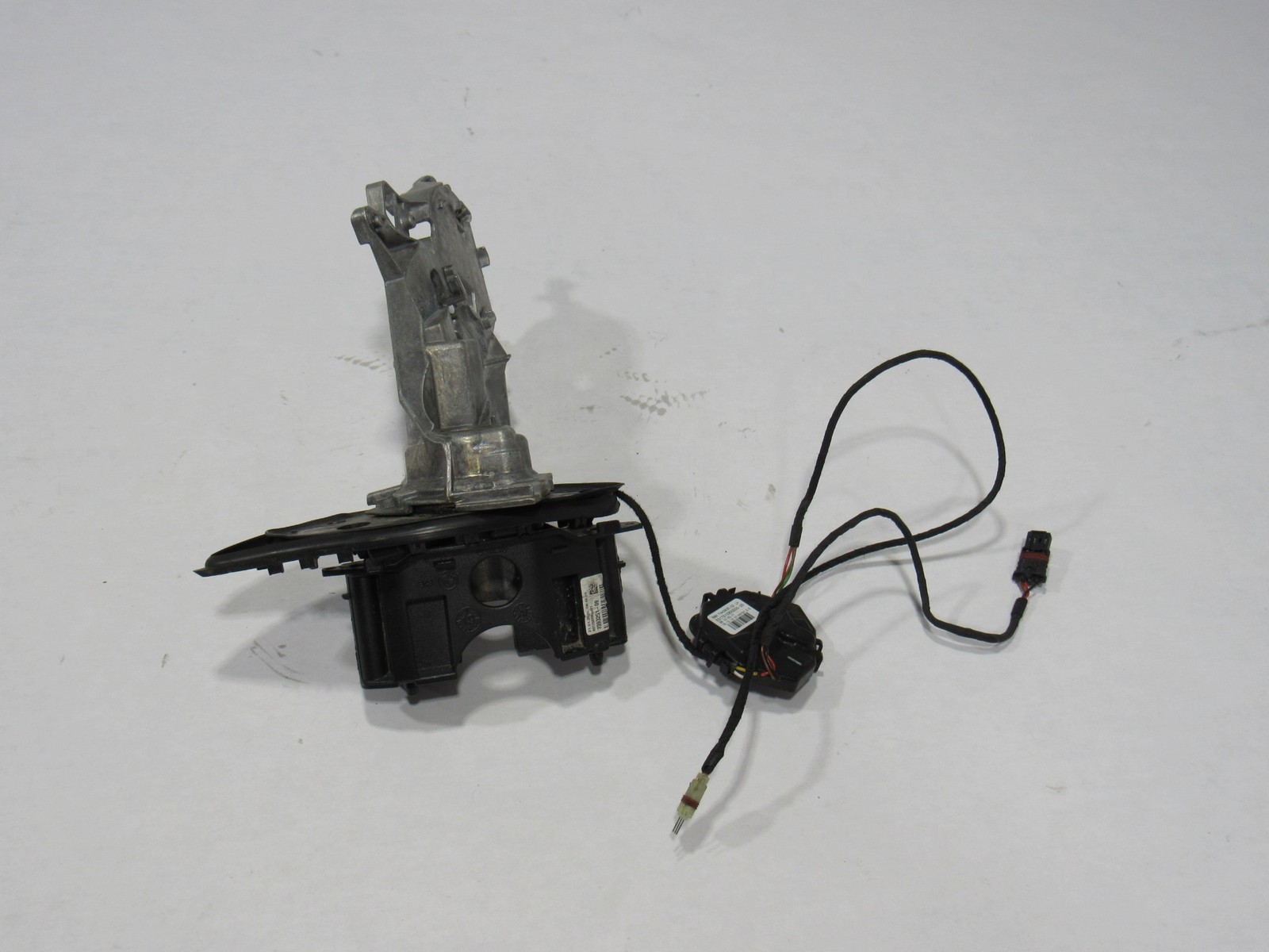 14-20 BMW I8 2015 Front Left Exterior Mirror Base Bracket Mount ;:M