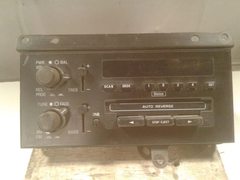Audio Equipment Radio AM Mono-fm Stereo-cassette Fits 89-96 CENTURY 1604402 - Image 3 of 4