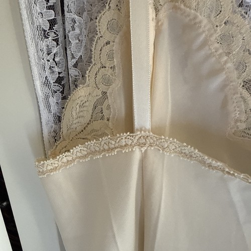 Vintage Ivory Lace Full Slip Dress Nylon USA Made Romantic Coquette SMALL EUC - Afbeelding 10 van 11