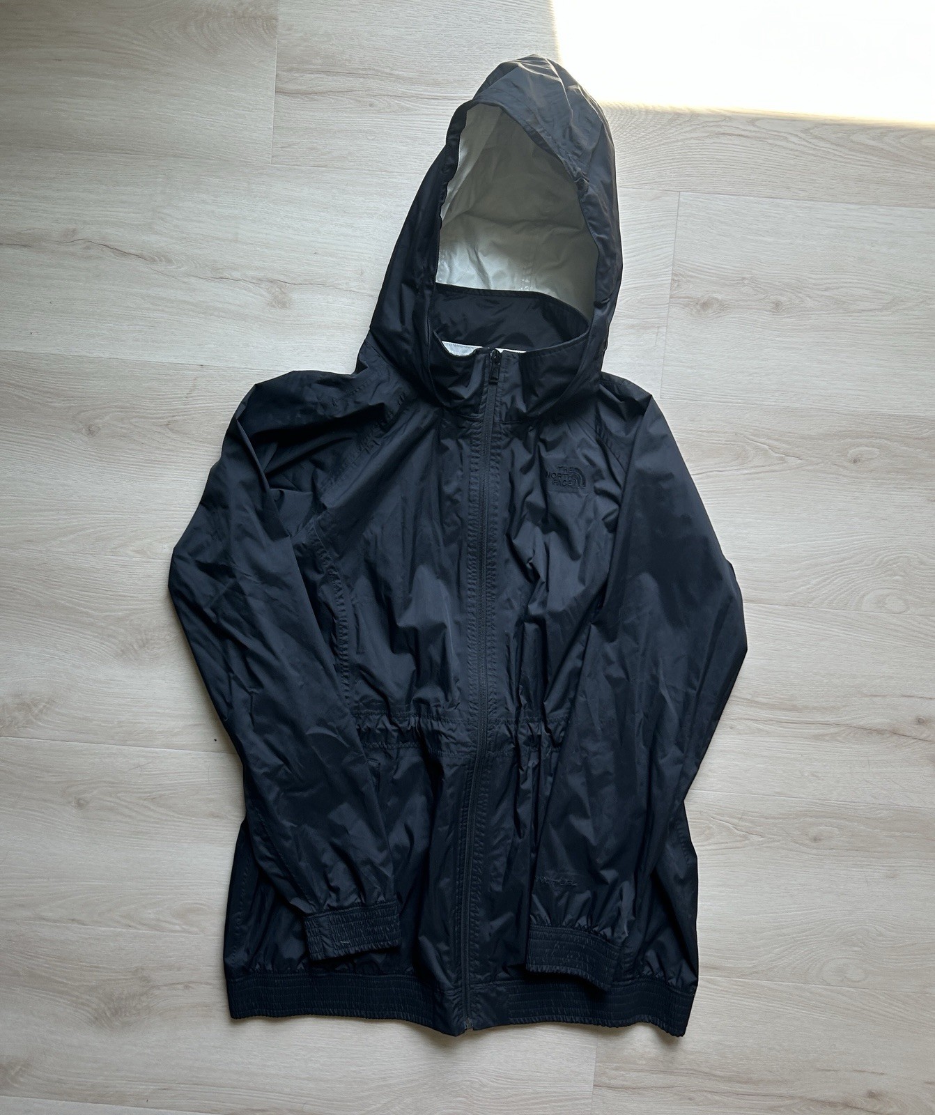 The North Face Women’s Black Hooded Rain Jacket Lightweight Windbreaker Size XL