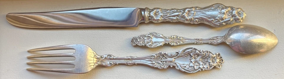 JUEGO TENEDOR, CUCHARA, CUCHILLO WHITING LILY STERLING 1902 MARCA ANTIGUA PAT. FECHA Foto 2 de 4