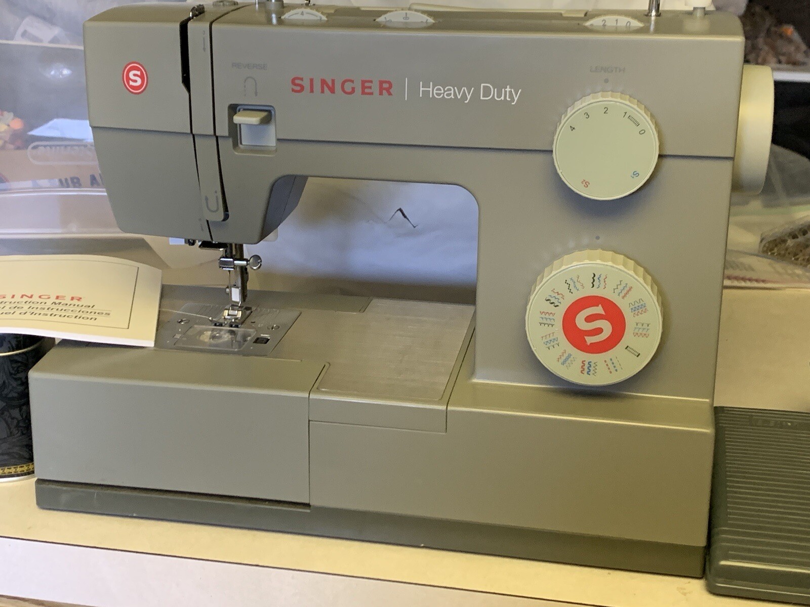 SINGER HEAVY DUTY 5532 SEWING MACHINE with Accessories and the Acrylic