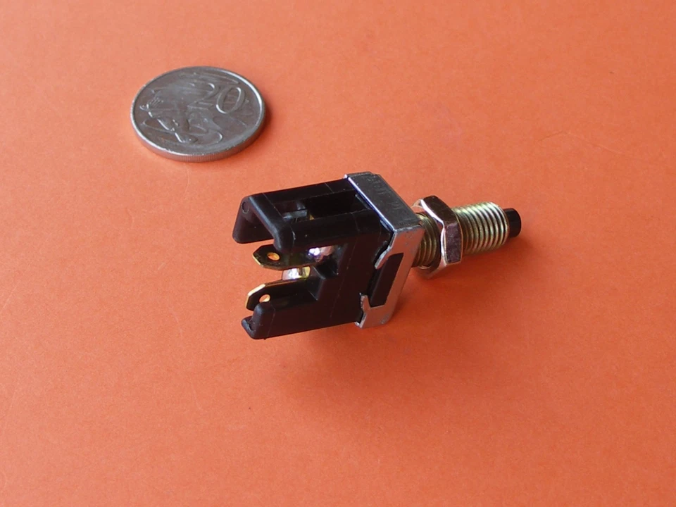 TRAJE INTERRUPTOR LUZ FRENO FORD CAPRI COURIER ECONOVAN FESTIVA LASER RAIDER Foto 2 de 4