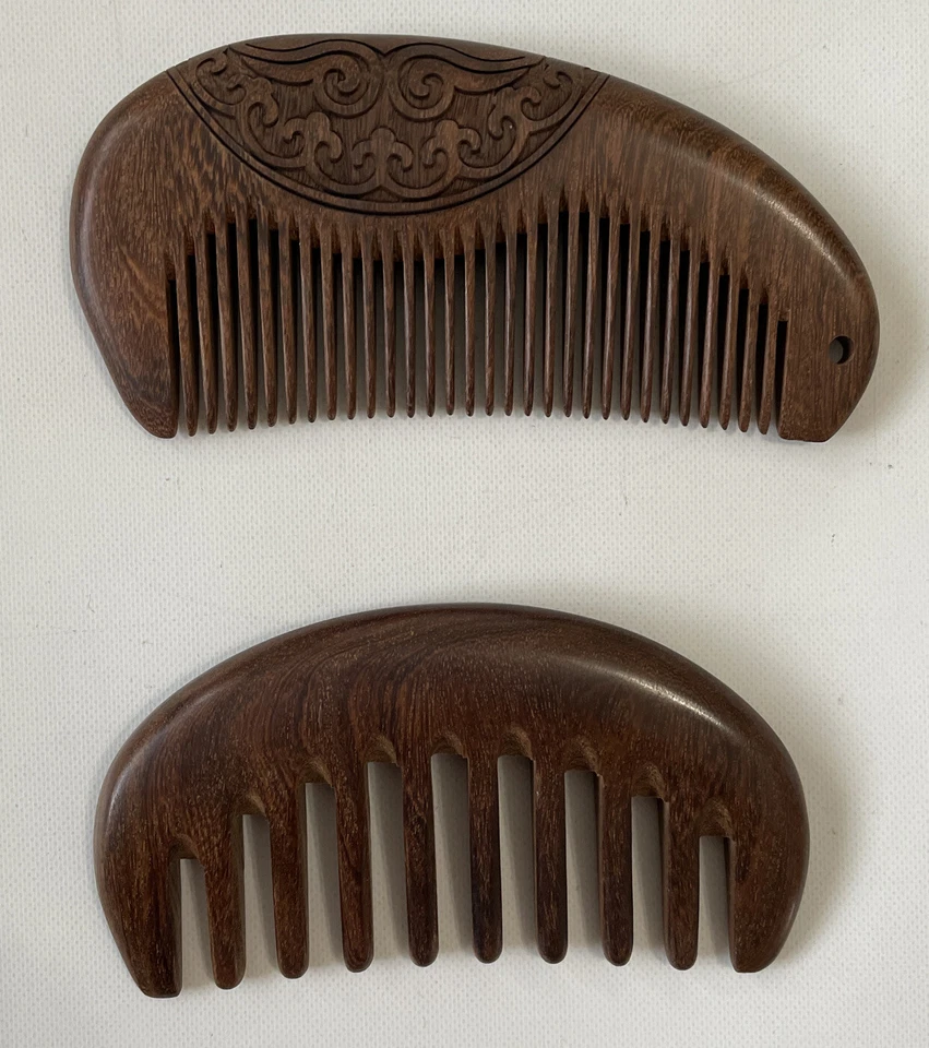 Juego de dos peines decorativos de madera de sadal Foto 2 de 4