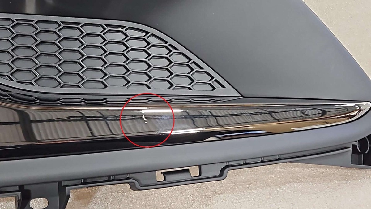 DAMAGED* HYUNDAI AZERA BUMPER GRILLE MINOR SCRATCH ON CHROME LH