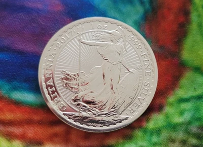 1oz Royal Mint Queen Elizabeth II Silver Britannia 2017 - Image 1 of 4