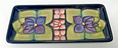 Moorcroft Stiftablage im Veilchen Blumenmuster - 20 cm lang und 9 cm breit