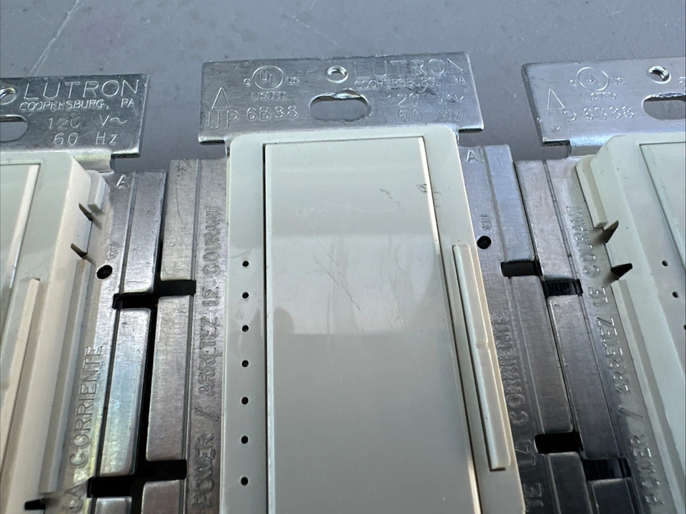 路创 Maestro MACL-153M 3 路 LED 调光灯杏仁 120 伏 60 Hz。(5 件装) — 第 4/4 张图片