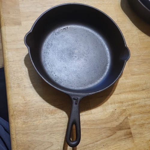 Vintage Lodge No-Notch Raised No 7 Cast Iron Skillet Restored Cond