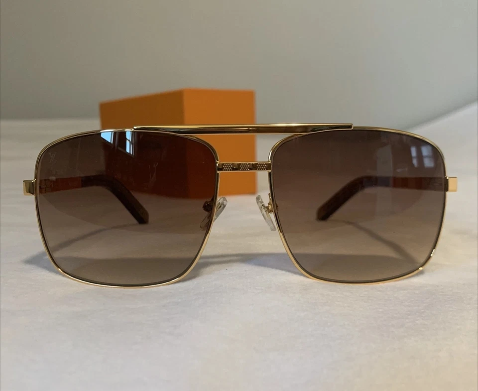 GAFAS DE SOL USADAS LOUIS VUITTON ACTITUD PILOTO PLATEADAS Z0340U M-B7B8 Foto 2 de 4