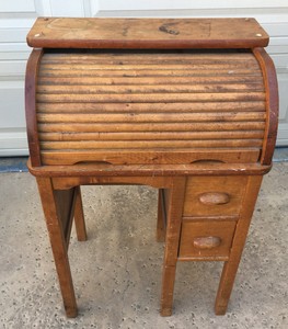 Childrens-Childs-Roll-Top-Desk-Tiger-Oak-Antique-Darling-Solid-Wood-1920-039-s-424