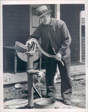 1938 Press Photo Dover Center Dover Jake Walters Pumping Water - ner58059