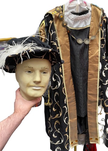 Deluxe Tudor Henry 8th Costume - Picture 2 of 15