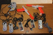Vintage 8 Nintendo Controllers & Pistols