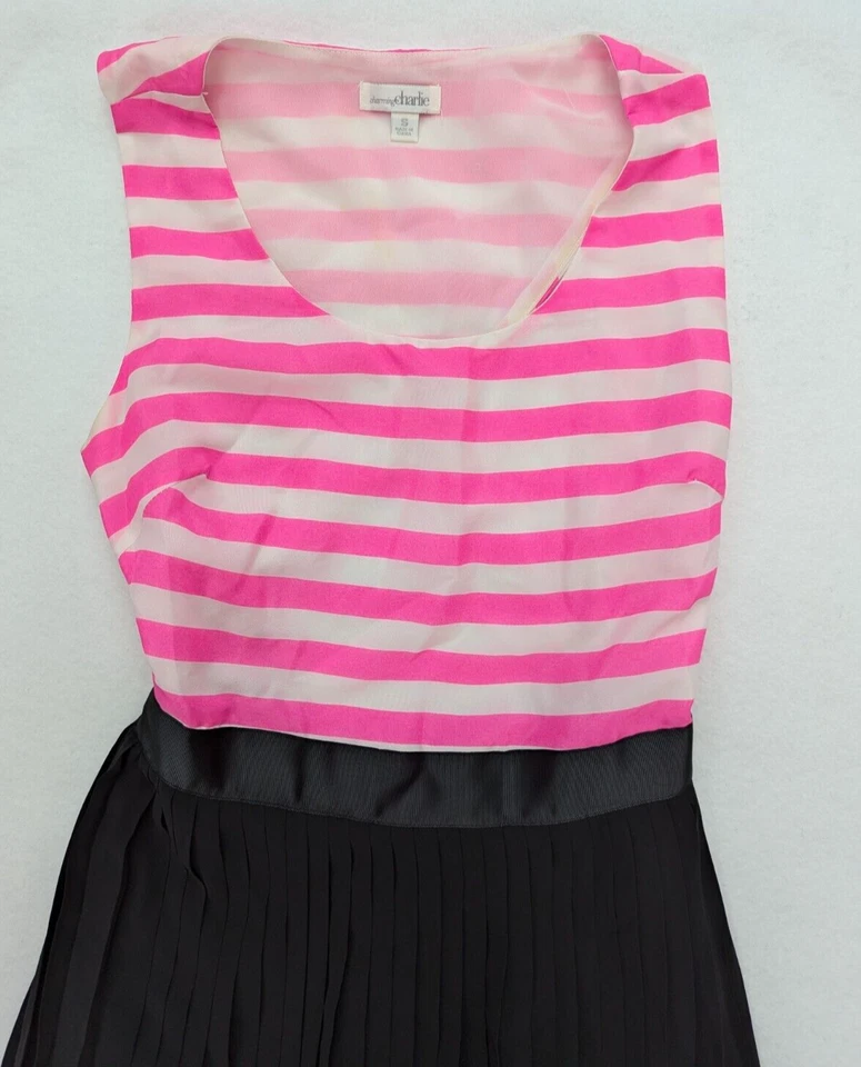 Encantador Maxi Vestido Charlie Para Mujer Talla S Y2K Rosa Rayas Espalda Abierta Negro Plisado Foto 4 de 4