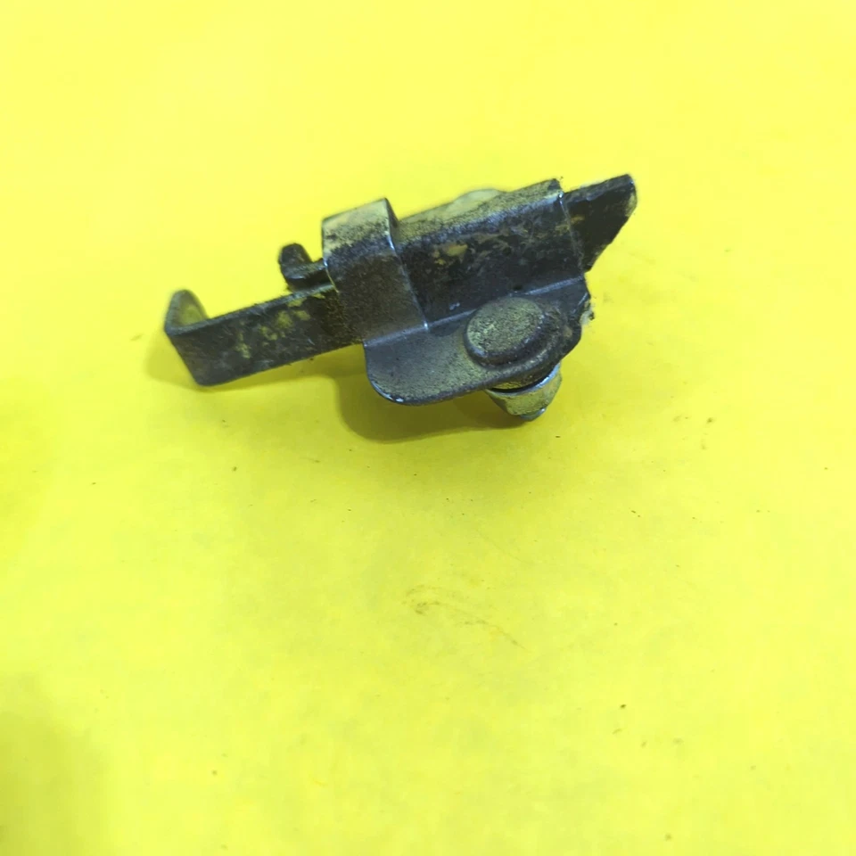 09-17 YAMAHA FZ6R OEM CONJUNTO DE BLOQUEO DE PESTILLO DE ASIENTO DE PASAJERO TRASERO Foto 4 de 4