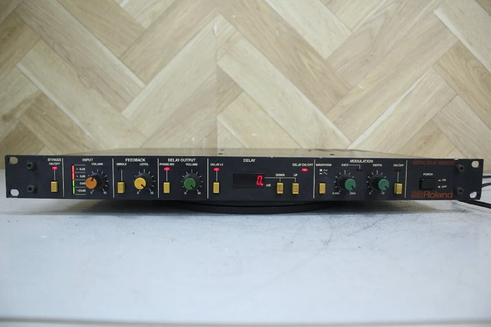 Roland SDE-2000 Digital Delay Rack Effect - Image 2 of 4