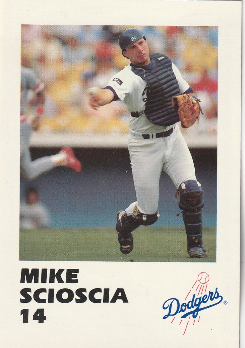 FREE SHIPPING-MINT-1988 Los Angeles Dodgers Police Mike Scioscia #14