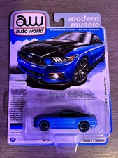 AUTO WORLD 1:64 MODERN MUSCLE 2015 FORD MUSTANG GT - PETTY'S GARAGE VERSION A