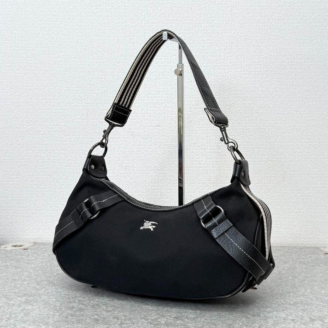 BURBERRY BLUE LABEL ブラックポーチ BURBERRY BLUE LABEL ブラックポーチ