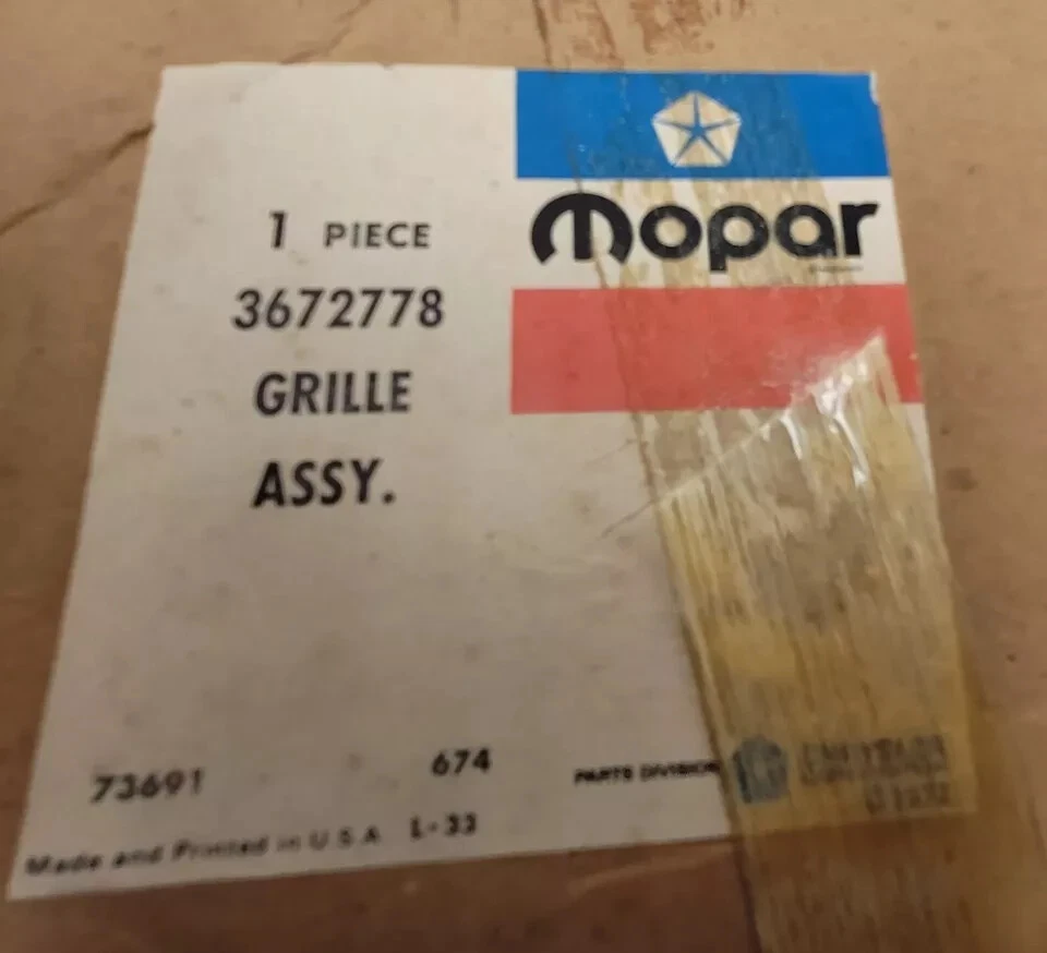 Conjunto de lámpara y rejilla de luz de estacionamiento lateral derecho Plymouth Fury 1973 3672778 Nuevo de Lote Antiguo Foto 3 de 4