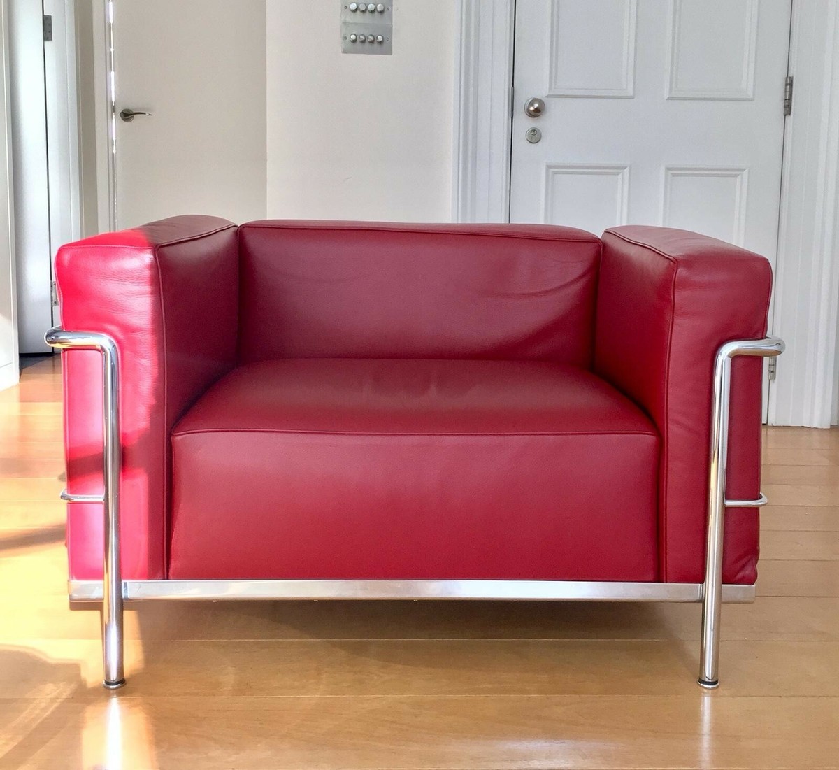 Original Cassina LC3 Poltrona Designer Armchair in Red Leather By Le  Corbusier