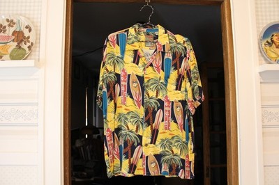 Pineapple Connection medium hawaiian shirt