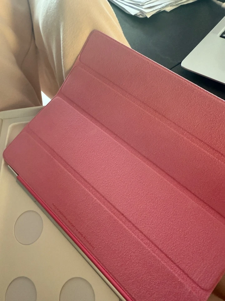 Genuine Apple iPad Smart Case (Model MD457ZM/A) in Pink/Magenta - New -Wrong Box - Image 3 of 4