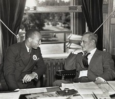 Jesse Owens seated talking with Governor Alfred M Landon 1930s Old Photo