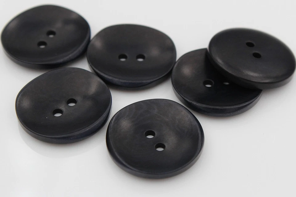 6 Stück, echt Steinnuss Natur Knöpfe, 2-Loch, schwarz gefärbt, leicht schüsse... - Bild 2 von 2