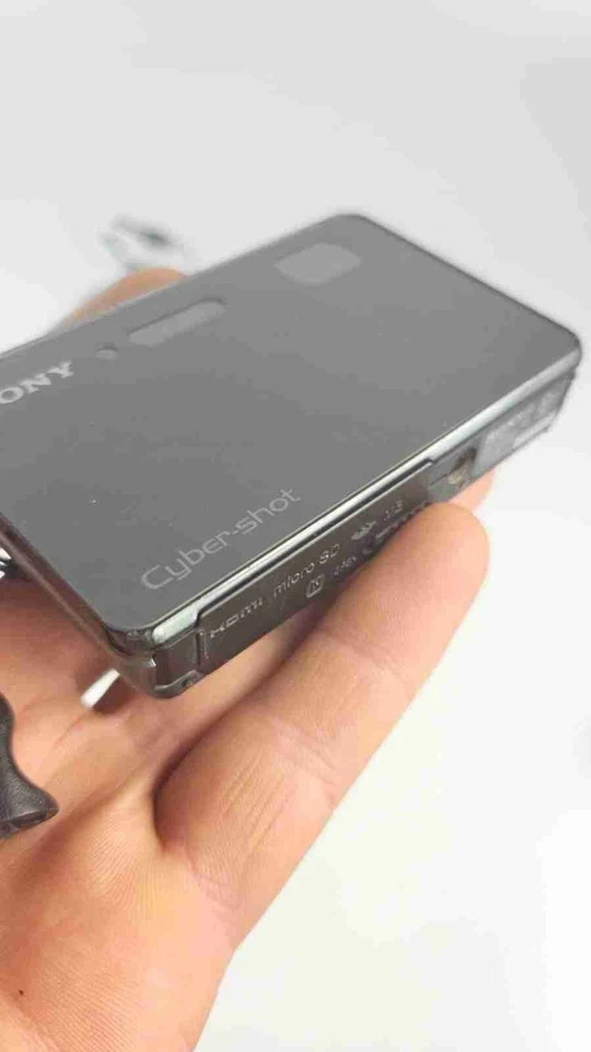 SONY Cyber-Shot DSC-TX200V 18.2 MP Digital Camera + Case, Cable, 4GB SD, Batts - Image 4 of 4