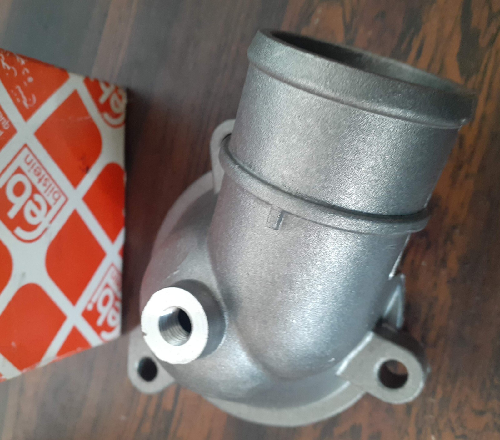 86-99 Mercedes 190 260 300 E CE TE C320 NEW Thermostat Cover/ Outlet  1032030774