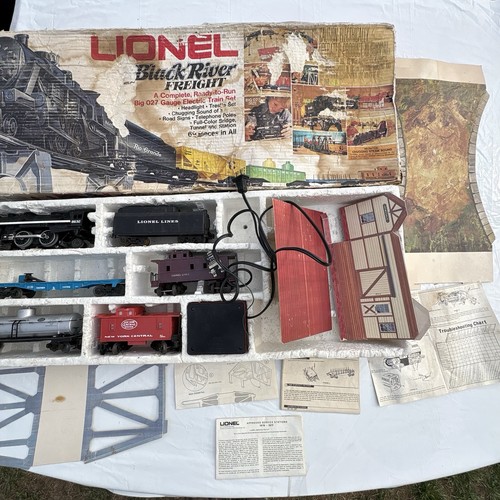 Lot Vintage Lionel Trains Black River Freight Box 8632 Engine Mixed Untested