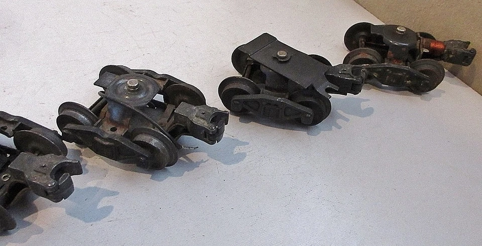 LIONEL POSTWAR SPECIALTY TRUCKS X 6 - Image 2 of 4