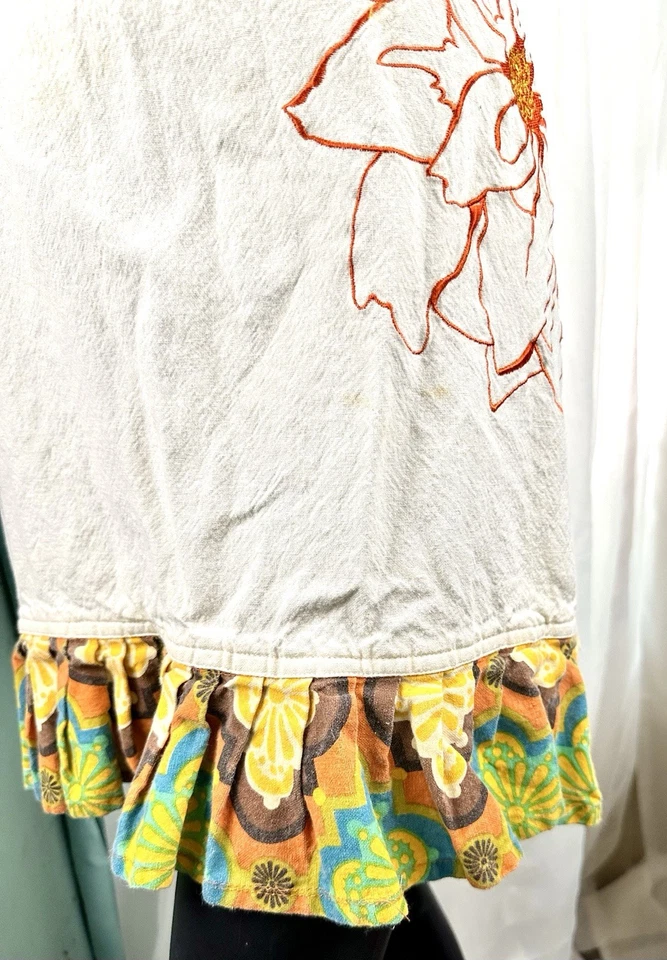 Delantal de colibrí bordado de algodón con toalla de plato a juego Foto 4 de 4