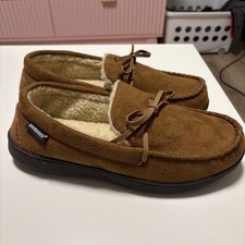 isotoner women s house shoe slipper Moccasin, size 8-9 faux fur lining Cognac