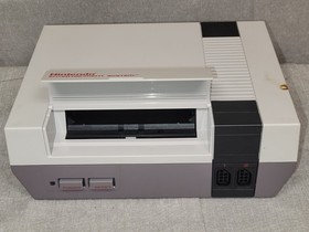 Nintendo NES Entertainment System Action Set in Box + 10 Nes Games All Tested