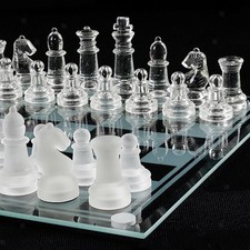 Schachspiel aus Glas, elegant