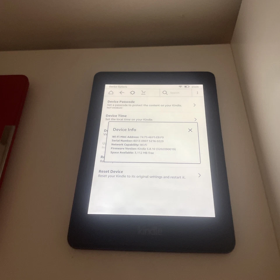 Amazon Kindle Voyage (7th Generation) 4GB, Wi-Fi, 6 inch - Black - Image 4 of 4