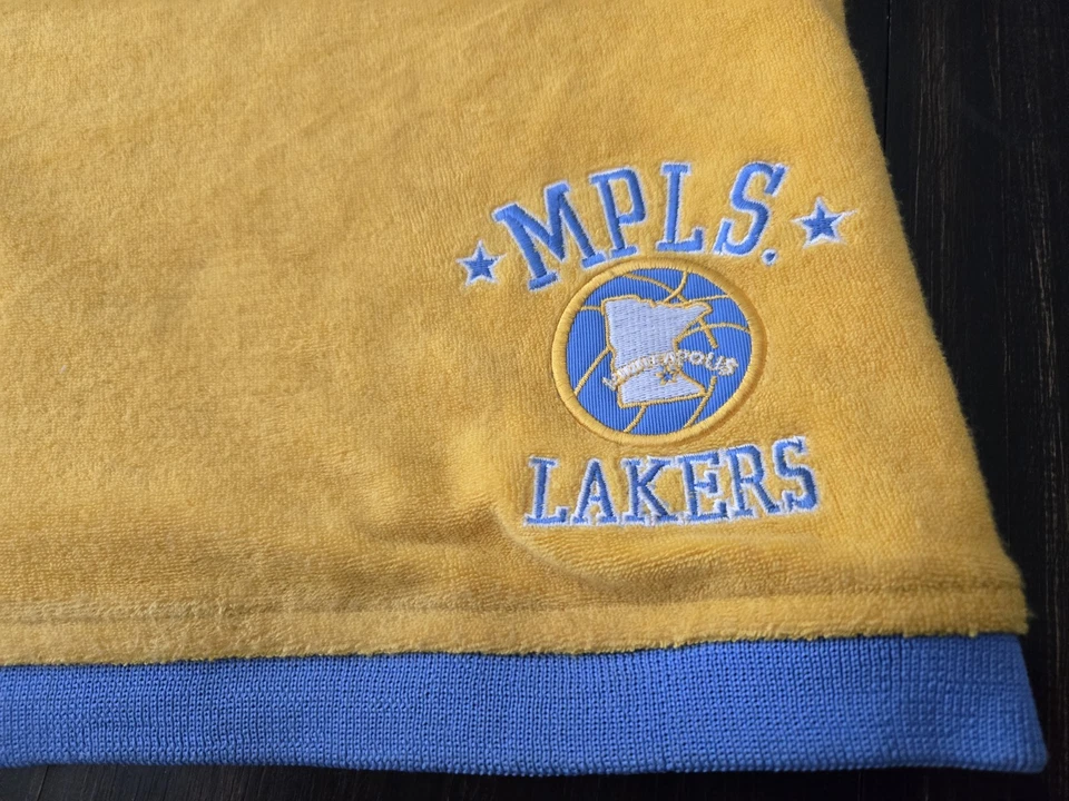 VTG Reebok Mens XL MPLS Retro Los Angeles Lakers Gold Terry D'funkd Hardwood NBA - Image 4 of 4