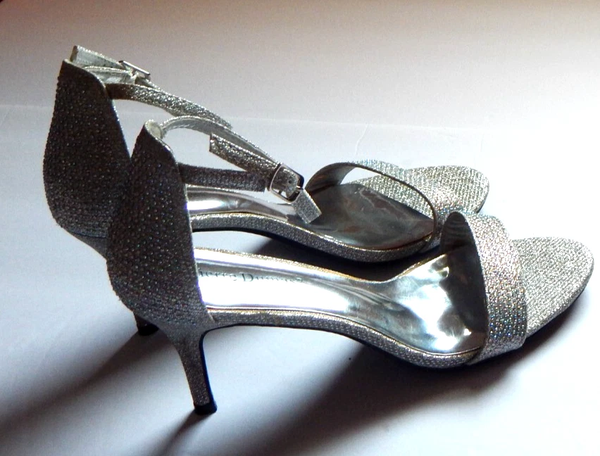 Zapatos Pierre Dumas Para Mujer Talla 8.5 M Plateados Brillo Formales Vestido Tacones Amy BONITOS Foto 2 de 4