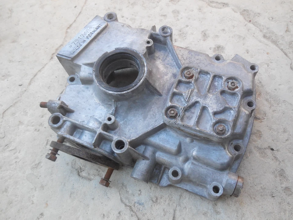 保时捷 912 发动机保护壳第三件 * 751748 带油泵 #16  — 第 2/4 张图片