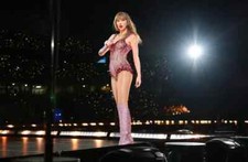 BEAUTIFUL TAYLOR SWIFT 5X7 Photo