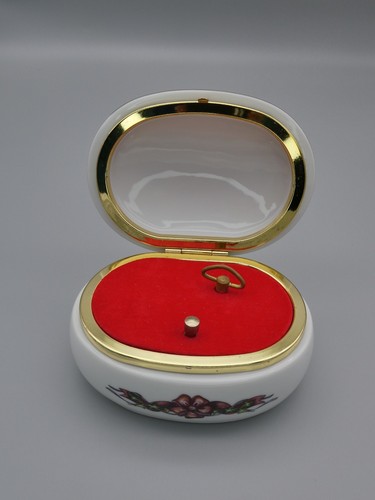 Vintage Christmas Holiday Music Box Snow Covered Bridge 'O Come All Ye Faithful' - Picture 6 of 7
