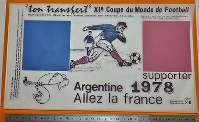 Jorge Videla, dictateur argentin, avec le trophée de la Coupe du Monde