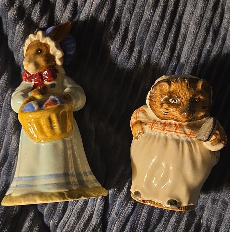 Beswick & Royal Doulton Mrs Tiggy-Winkle & Mrs Bunnykins Figurines (2) 1982
